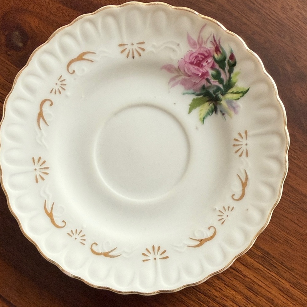 Floral White and Gold Teacup from japan vintage and rare - Picture 4 of 4